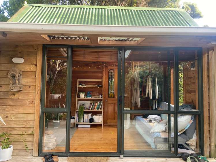 Kauri Cabin/128 Lone Kauri Road Karekare_5