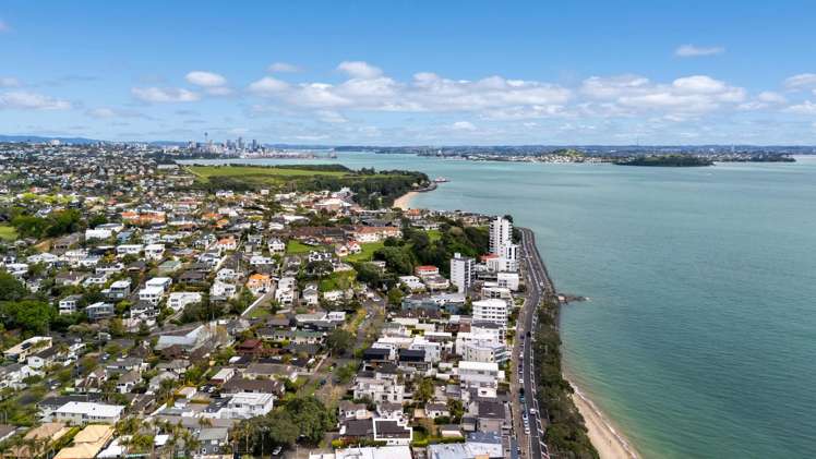 2/24 Eltham Road_4
