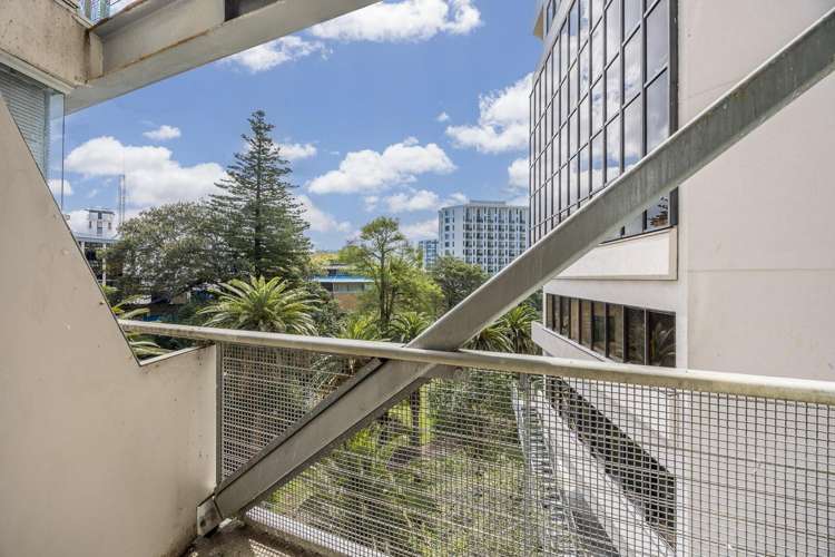 Flat 4B/8 Scotia Place City Centre_8