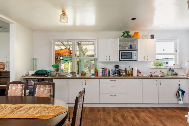 44 Cobham Crescent Kelston_1