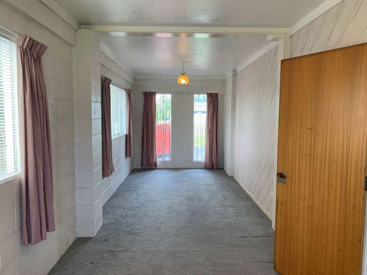 272 Royal Road Massey_5