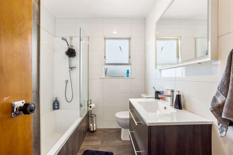 111 Henderson Valley Road Henderson_9