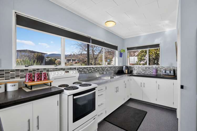9 Farnham Drive Richmond_8