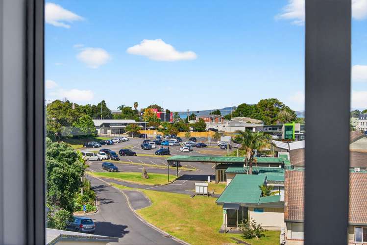 2/10 Windsor Place Mairangi Bay_27