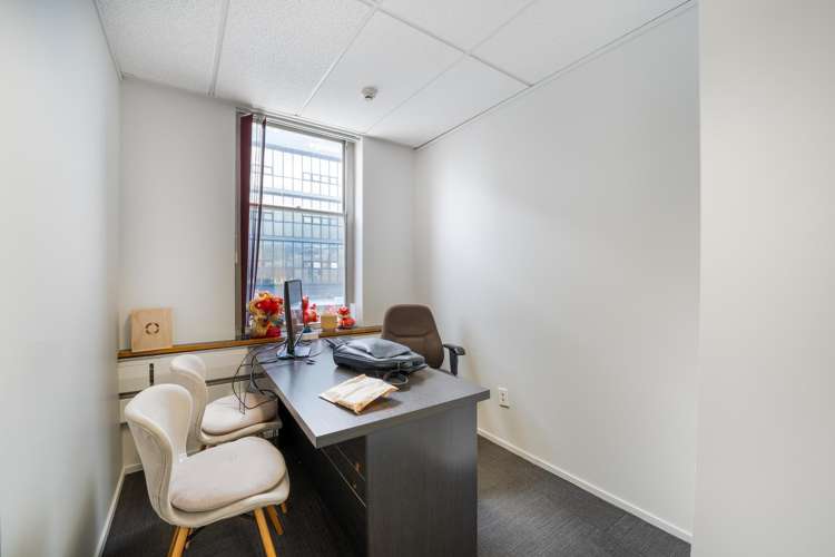 8/92 Queens Drive Hutt Central_3