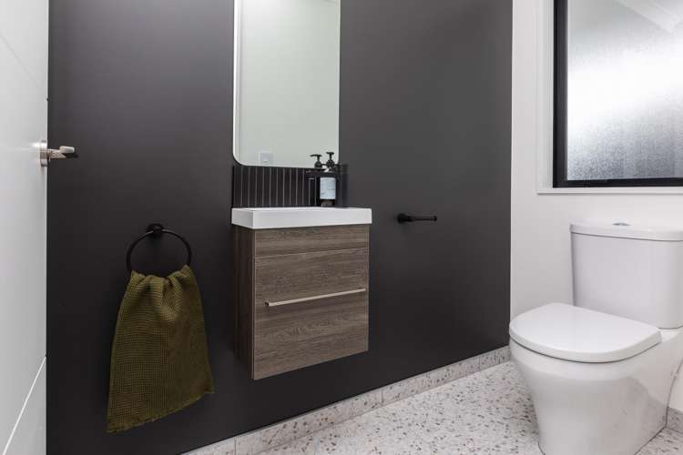 22 Verdeco Boulevard Lincoln_20