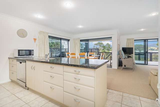 4 Ajax Head Pauanui_3