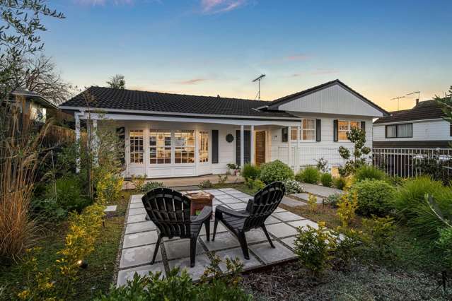 16 Pickwick Parade Mellons Bay_1