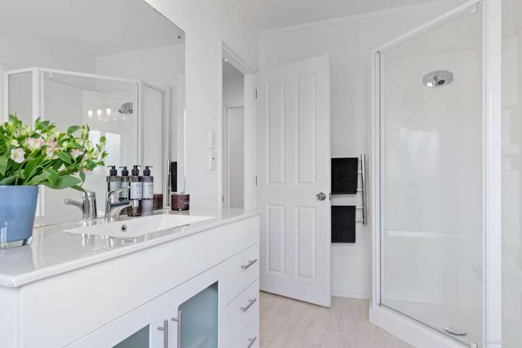 10 Alta Terrace Flat Bush_7