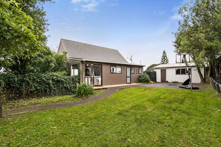 2 Raelene Place Massey_3