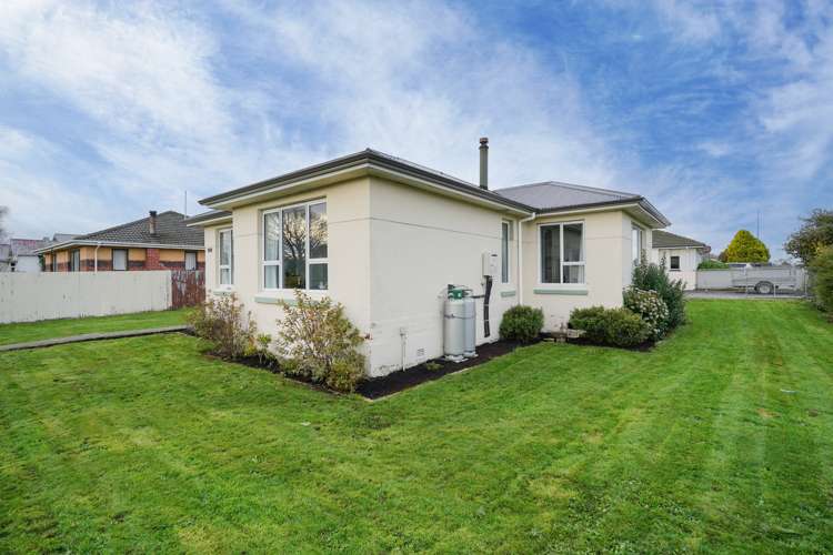 200 Pomona Street Strathern_19