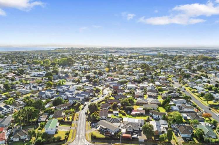 64 Sunlands Drive Manurewa_13