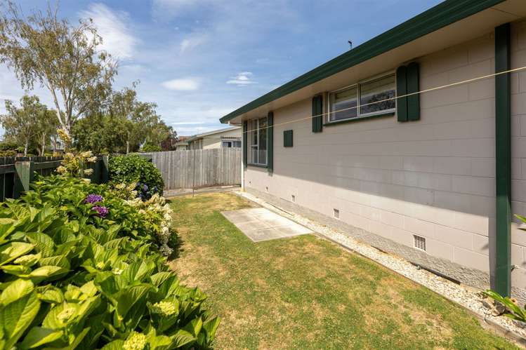 1/15 Chipping Lane Redwood_21
