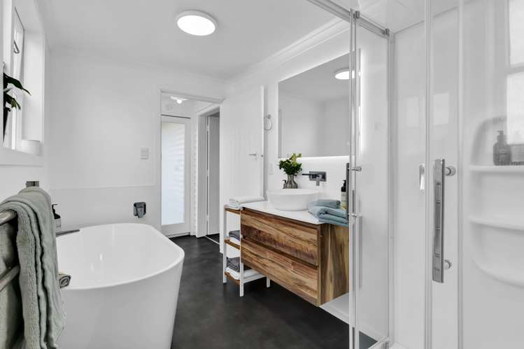 28 Terou Street Manaia_19