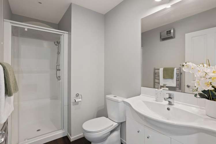 18 Henley Green Northwood_16