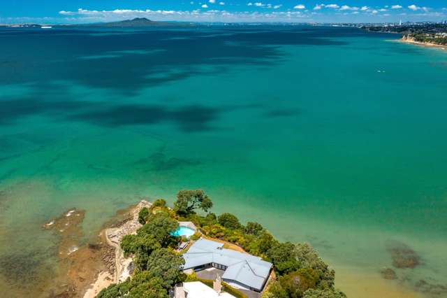 4,889 sq m Waterfront Peninsula