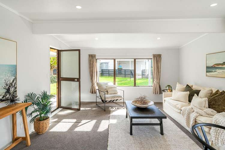 54A Heron Avenue East Matua_5