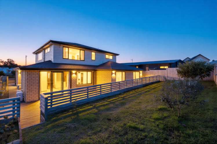 56 Taikura Avenue Red Beach_2