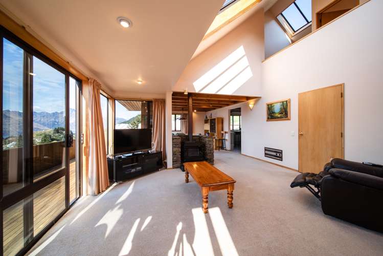 128 Wynyard Crescent Fernhill/Sunshine Bay_9