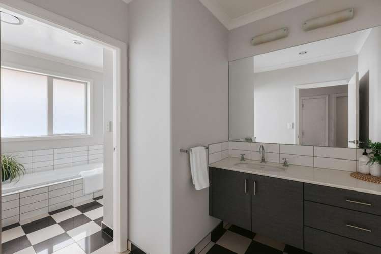 40 Broadwater Close Pyes Pa_43