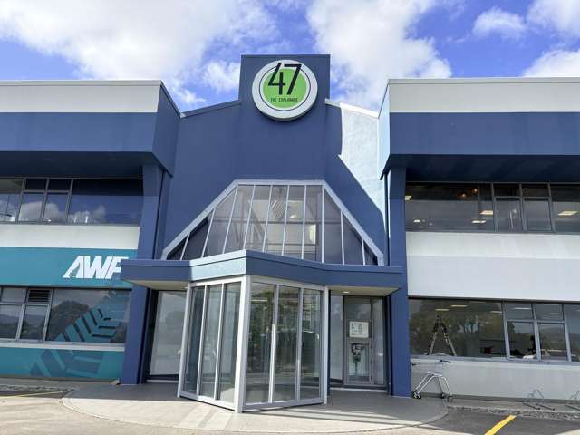Retail, office, trade or showroom