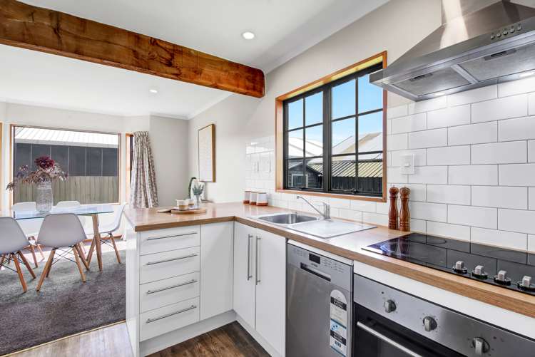 41 Birchfield Avenue Dallington_13