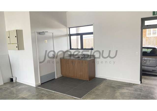 2/228 Edmonton Road Te Atatu South_3