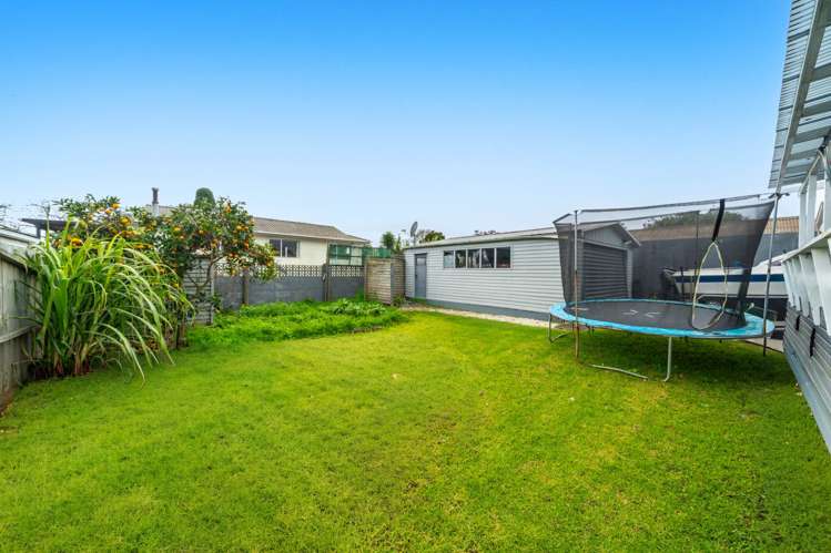 17 Gibbons Road Weymouth_15