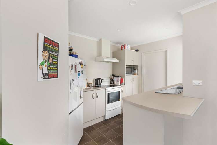 8/8 Village Place_4