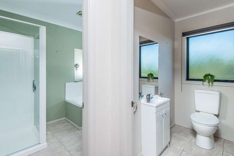 53 Te Puia Drive Aotea_14