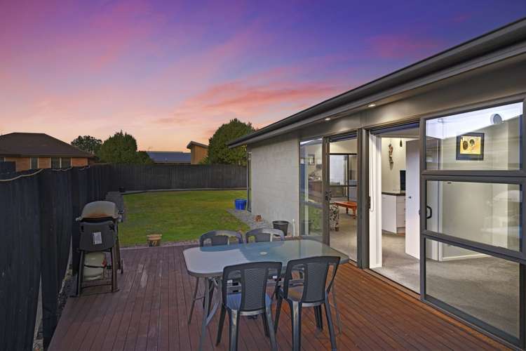 8 Tatahi Street Parklands_17