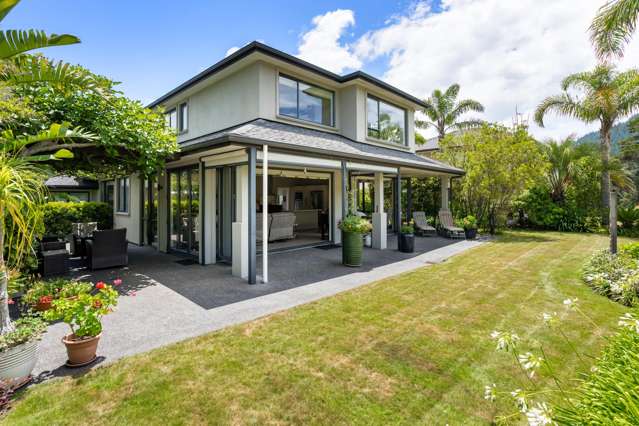 Substantial home! Stunning views!