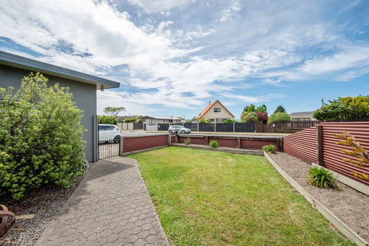 2/8 Faulkland Drive Witherlea_19