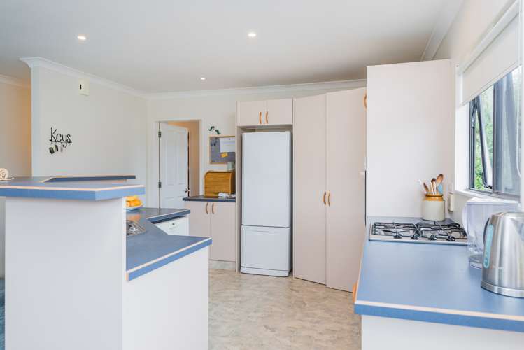 4 Lorna Irene Drive Raumati South_8