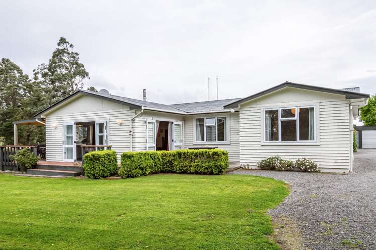 49 Western Lake Road Featherston_14