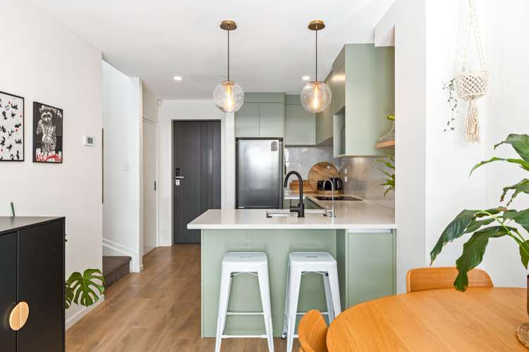 1/1a Royal View Road Te Atatu South_8