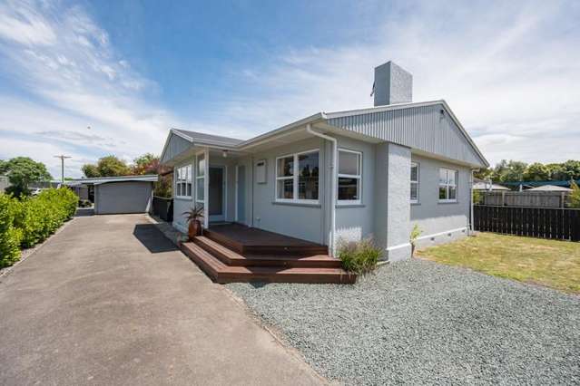 FABULOUS LOCATION - EXCELLENT HOME