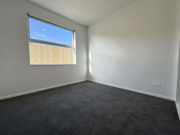 9 Accadia Drive 11103_10