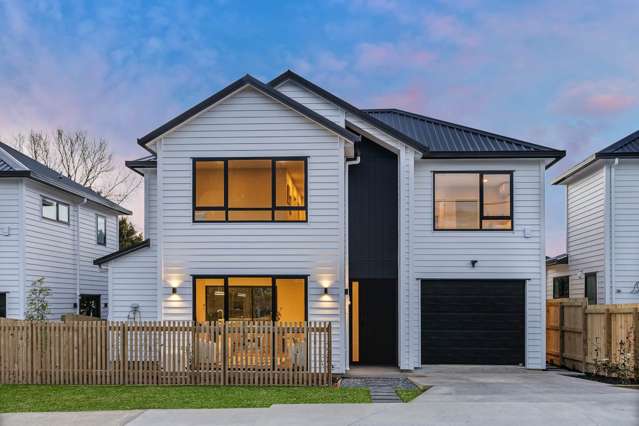 Freestanding Brand New Home – Prime Location