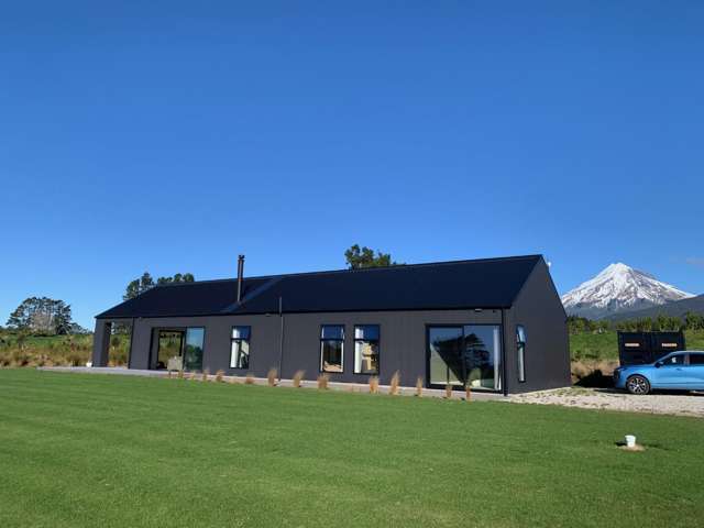 Fully Furnished Country House with Stunning Views