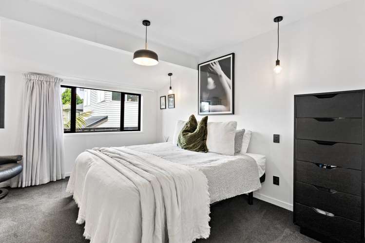 2/6 Vinter Terrace Mount Albert_13