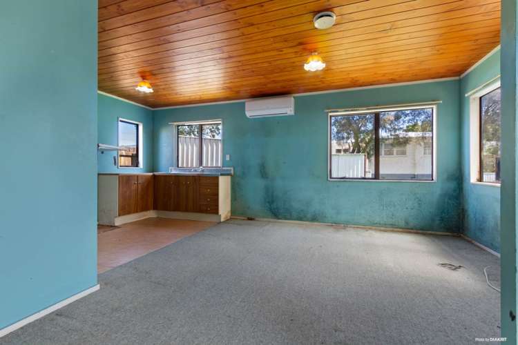 1/121 Bruce Mclaren Road Henderson_4