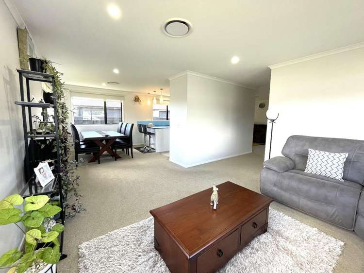 26 Honeyfield Drive 10861_7