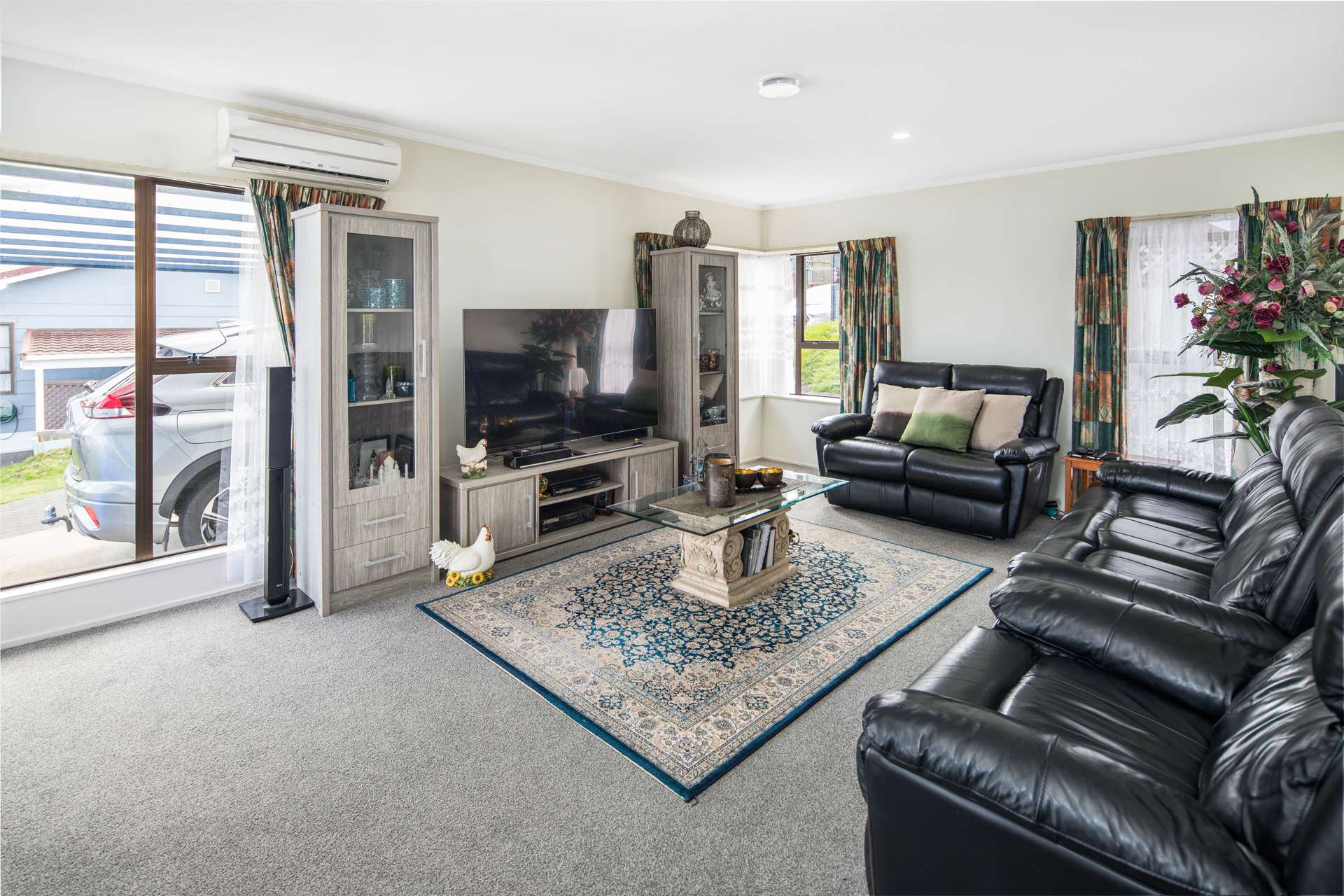 9a Glenwood Grove Woodridge Wellington City Houses for Sale One