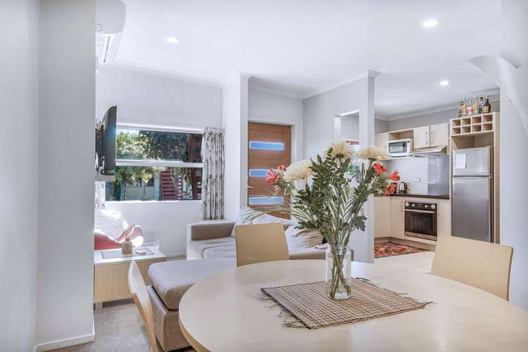 8/46 Peachgrove Road Hamilton East_1