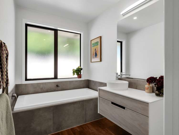 98 Sunline Avenue Lincoln_23