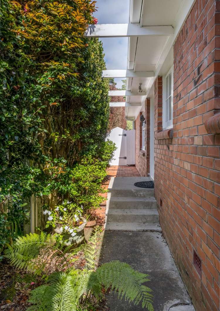 8 Pleasant Place Mellons Bay_3