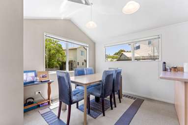 2/372 Whangaparaoa Road_4