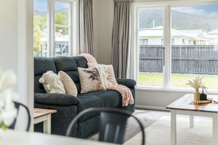 72 Hyde Street Wainuiomata_2