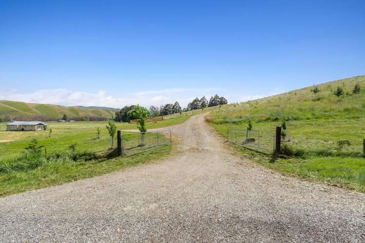 Cnr Ruffell and Ardgour Valley Roads Tarras_2